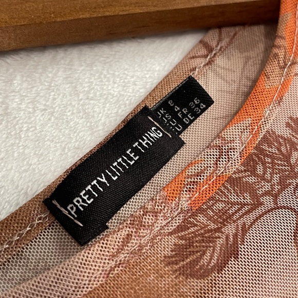 Pretty Little Thing Long Sleeve Crop Top - Picture 3 of 3